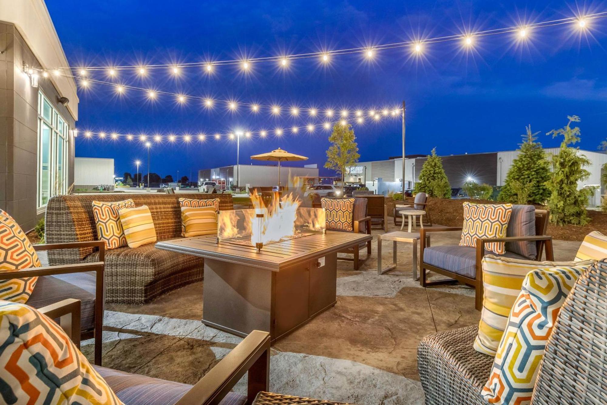 Cambria Hotel Davenport Quad Cities Bettendorf Exteriör bild